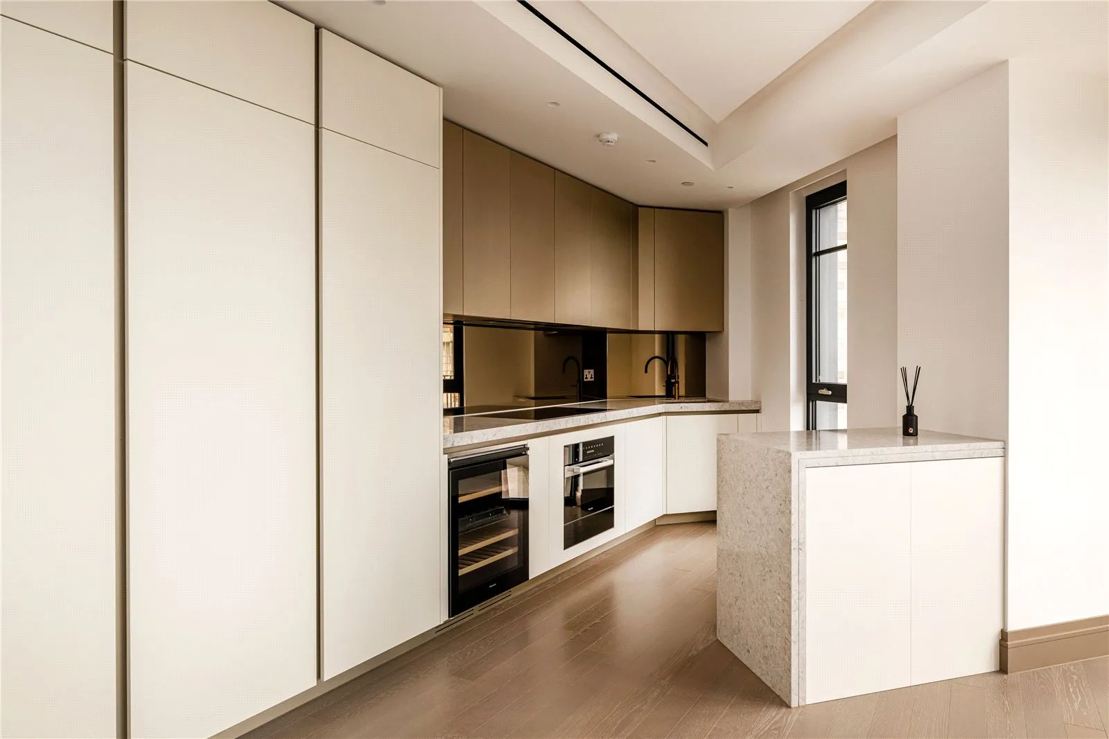 Flat Draycott Avenue in Greater London