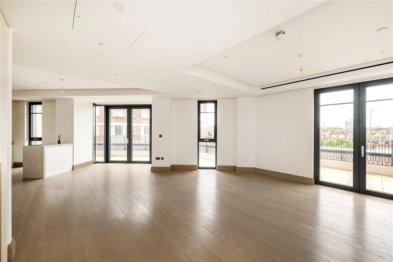 Flat Draycott Avenue in Greater London