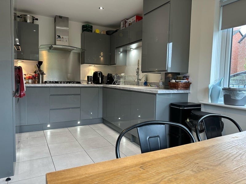 Room Redcliffe Drive in Manchester