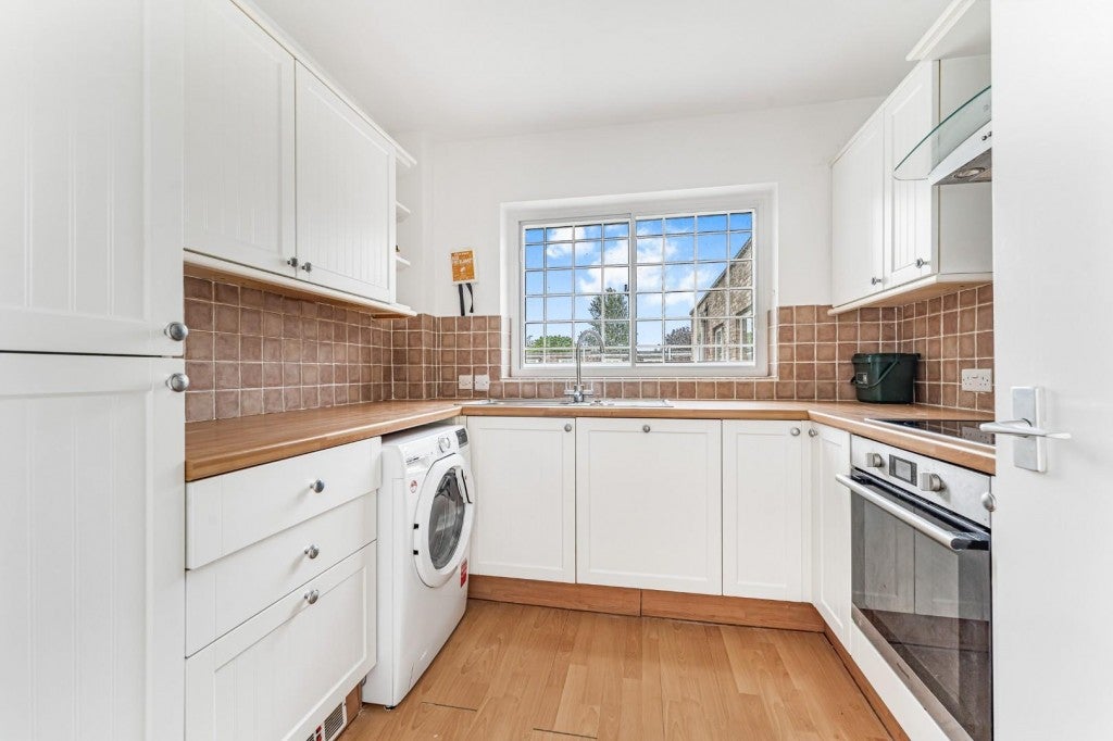 Flat Cunliffe Close in Oxford