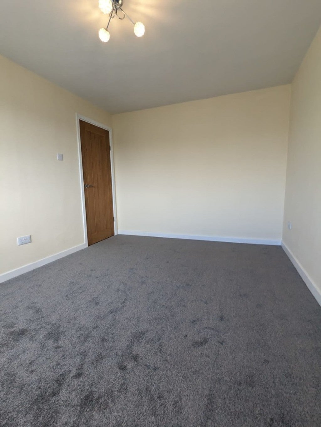 Flat Swancroft Road in Coventry