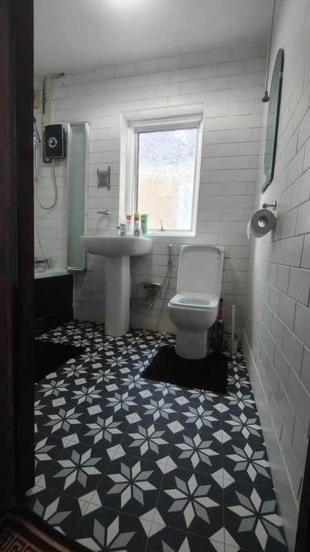 Room Eastfield Road in Greater London