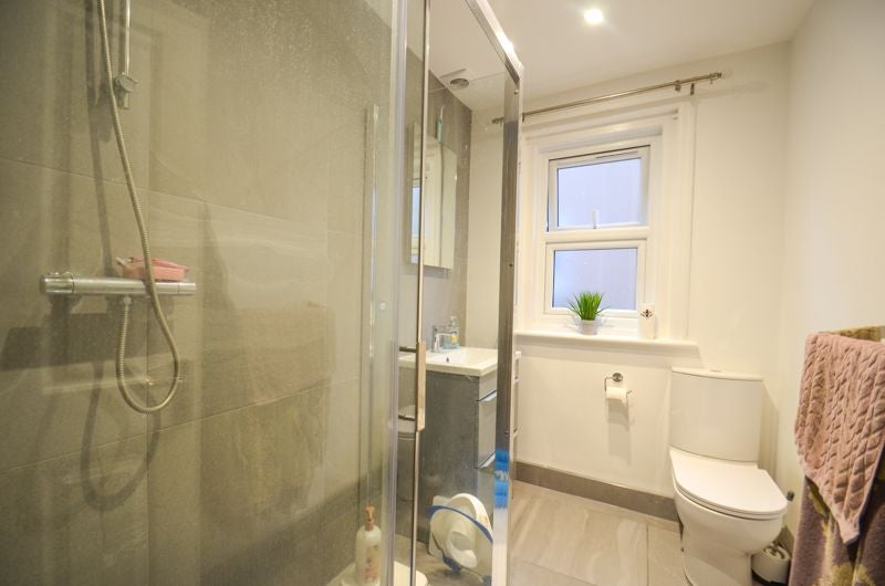 Flat Lymington Road in Highcliffe-on-Sea