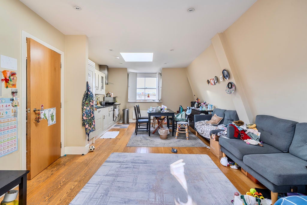 Flat Britten Street in Greater London