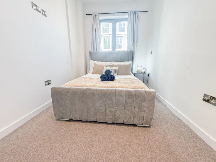 Flat Harroway Road in Greater London