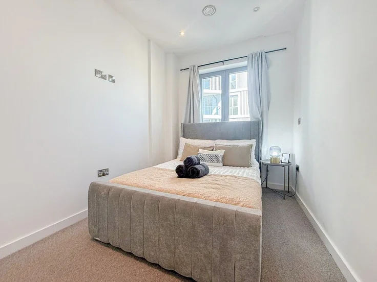 Flat Harroway Road in Greater London