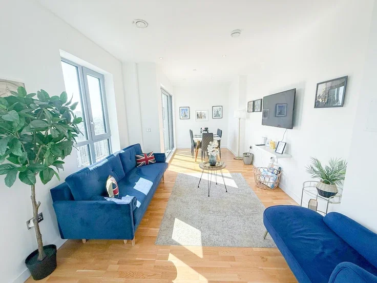 Flat Harroway Road in Greater London