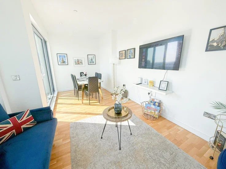 Flat Harroway Road in Greater London
