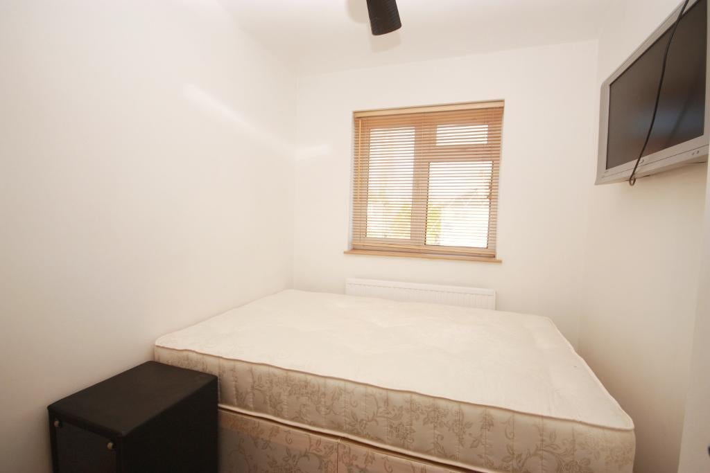 Room Long Drive in Greater London