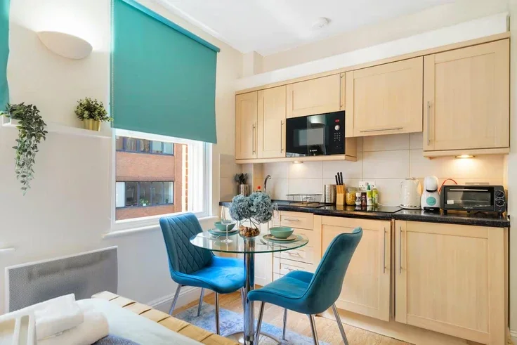 Flat Aldersgate Street in City of London