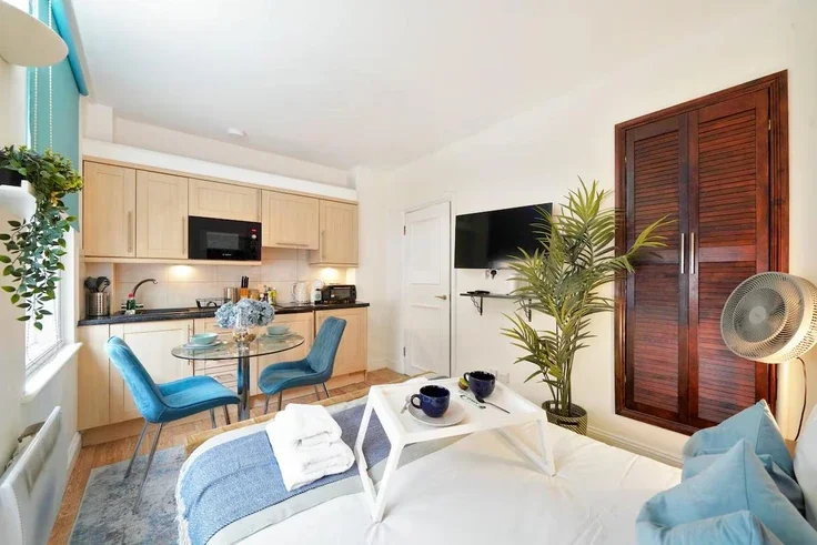 Flat Aldersgate Street in City of London