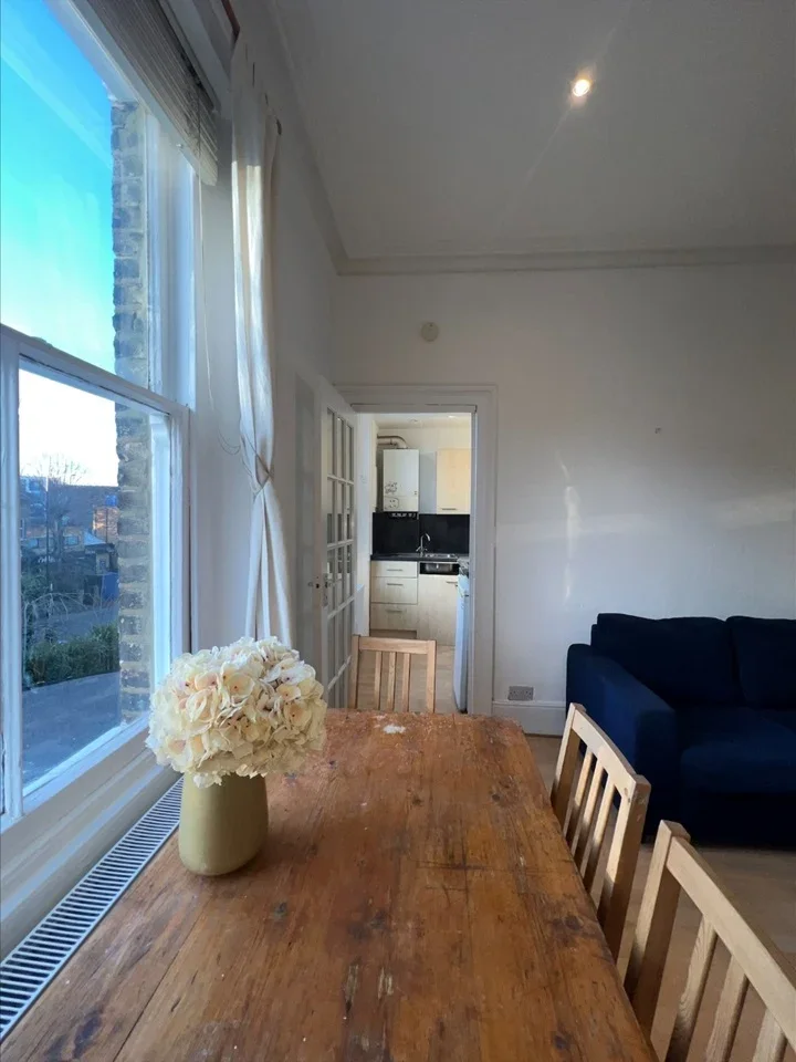 Flat Crouch Hill in Greater London