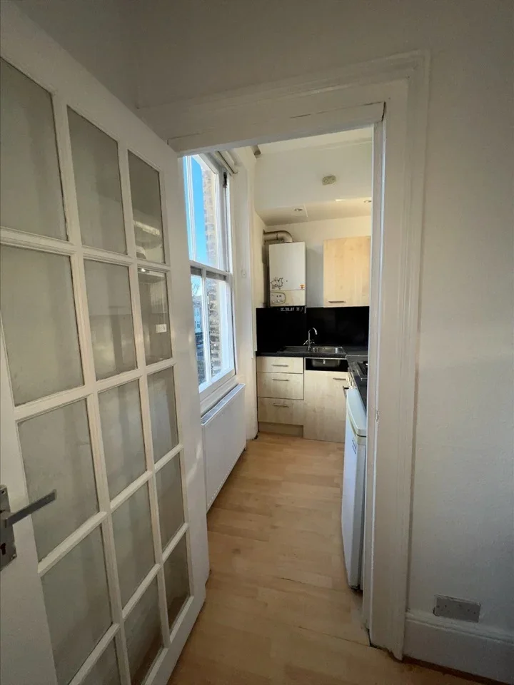 Flat Crouch Hill in Greater London