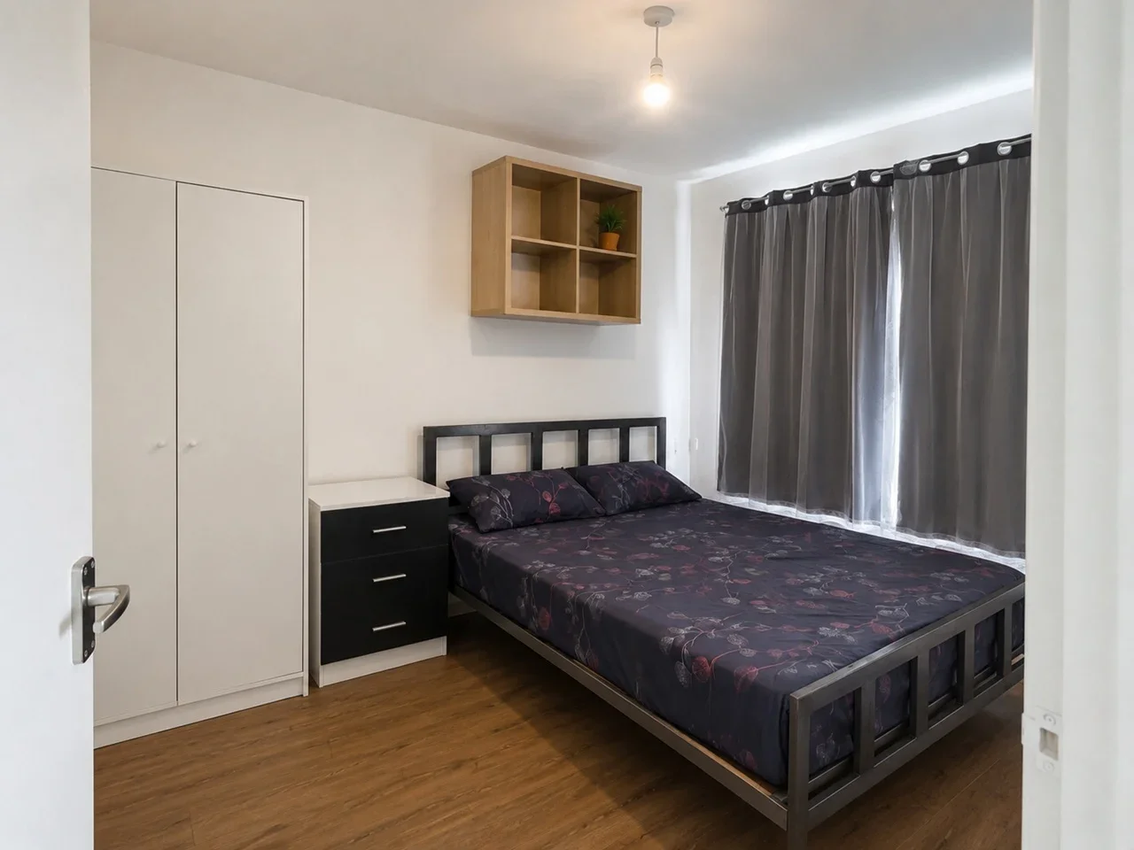 Room St Nicholas Close in Greater London
