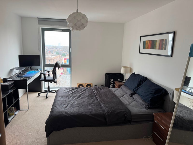 Room Crowder Street in Greater London