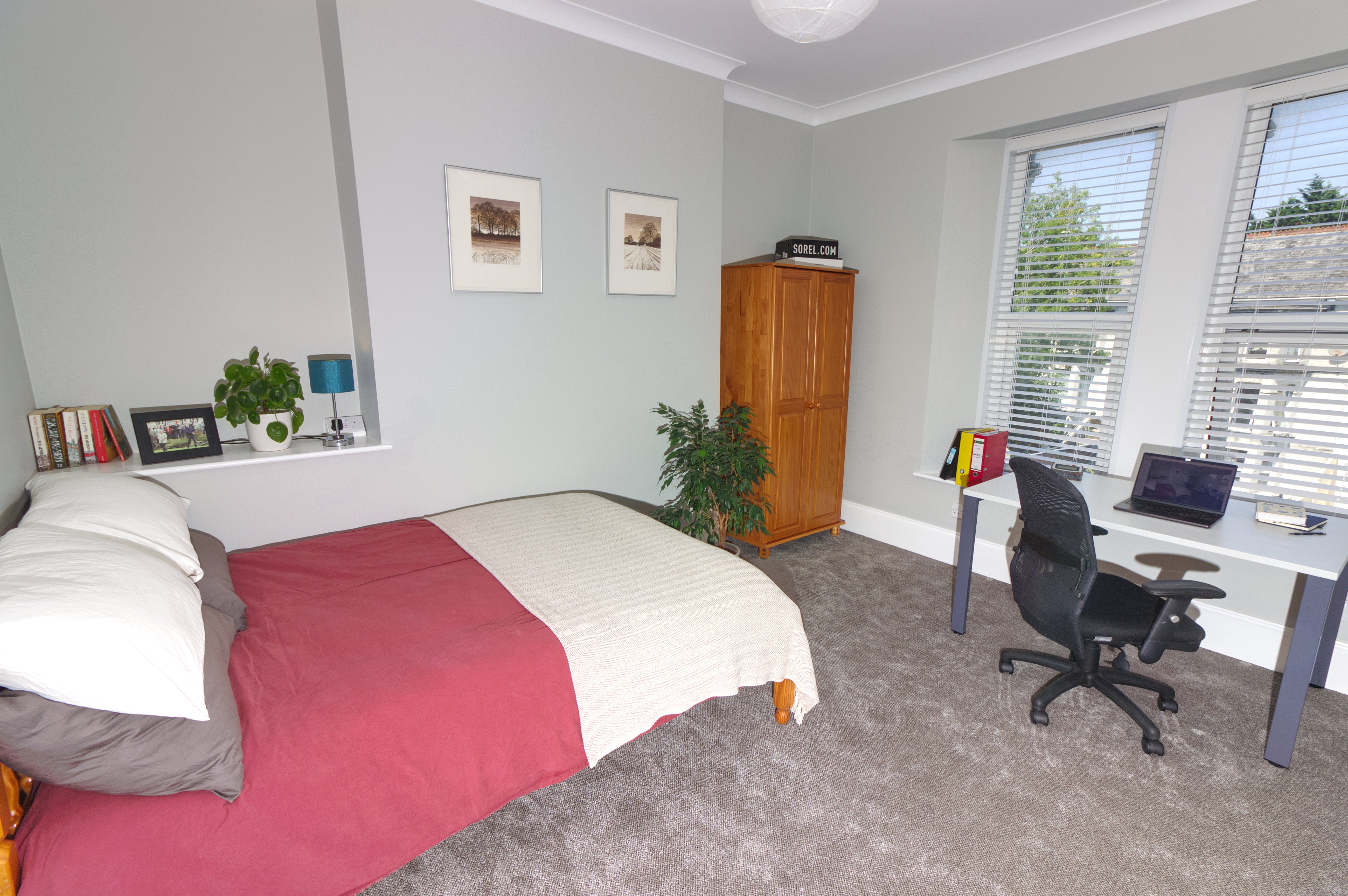 Room Alexandra Road in Plymouth