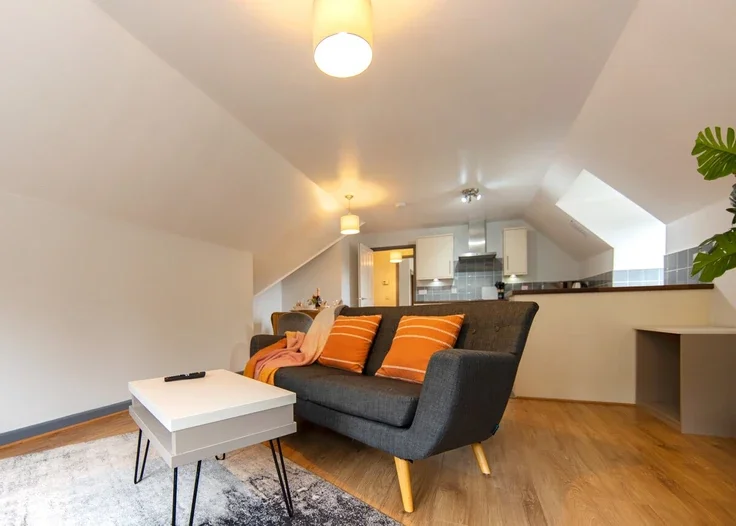 Flat Bassett Avenue in Southampton