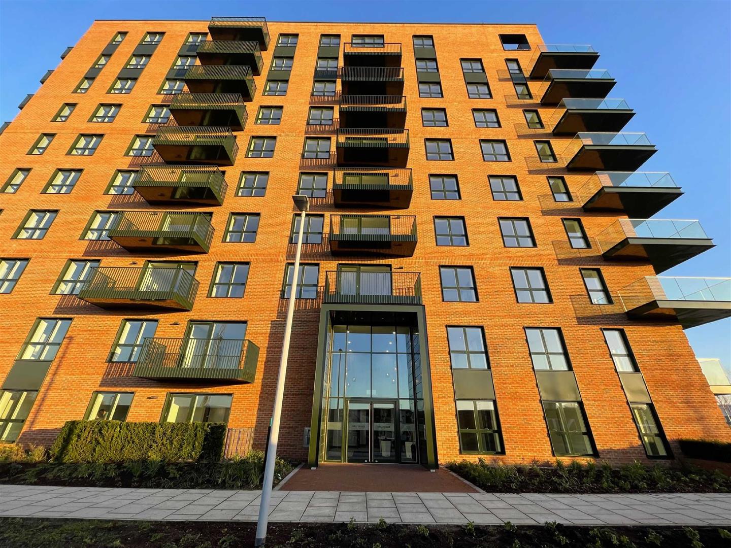 Flat Greenleaf Walk in Greater London