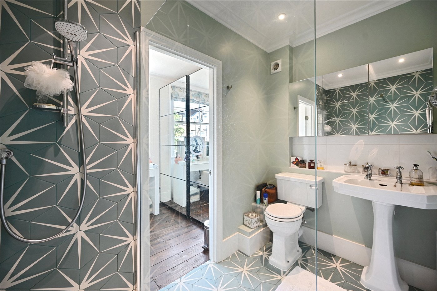 Room Needham Road in City of Westminster