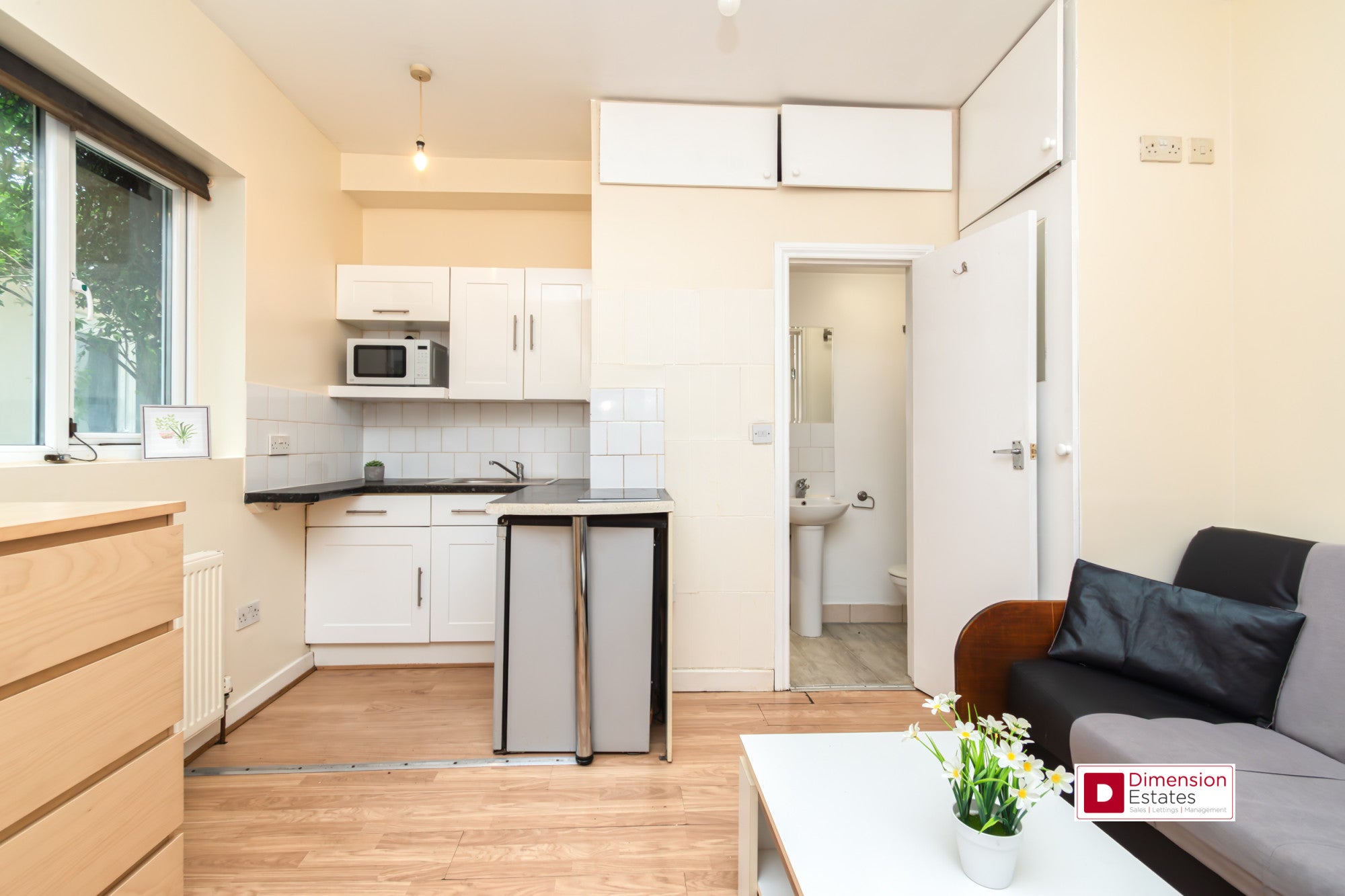 Flat Petherton Road in Greater London