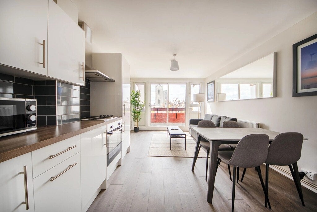 Room Byng Street in Greater London