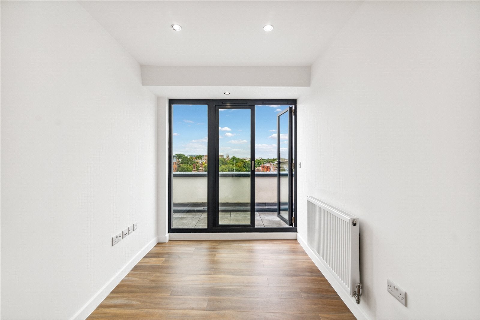 Flat Putney High Street in Greater London
