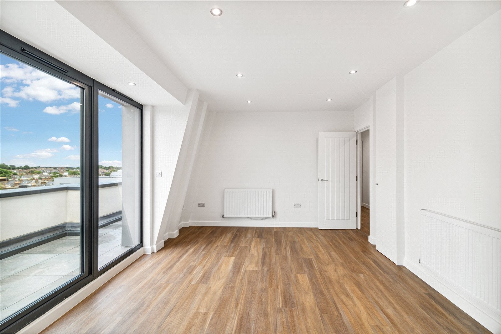 Flat Putney High Street in Greater London