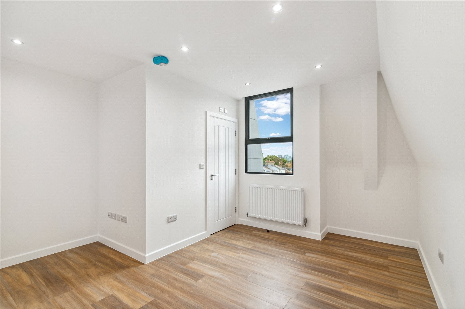 Flat Putney High Street in Greater London