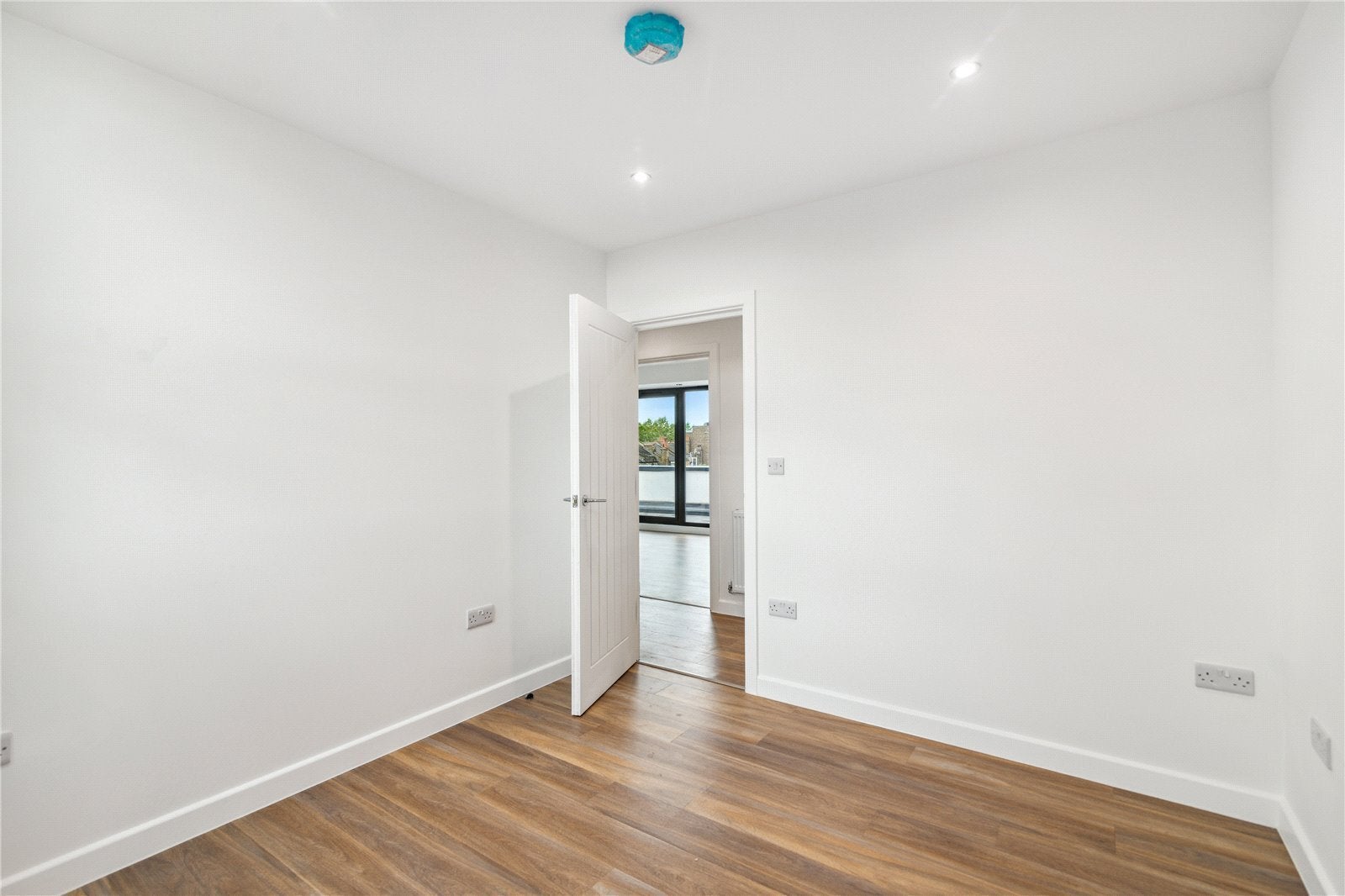 Flat Putney High Street in Greater London