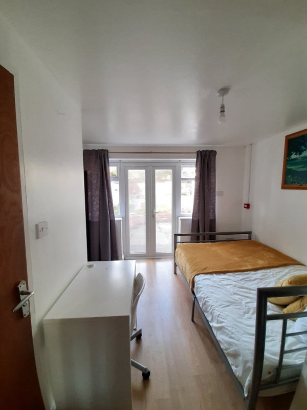 Room Dean Street in Coventry