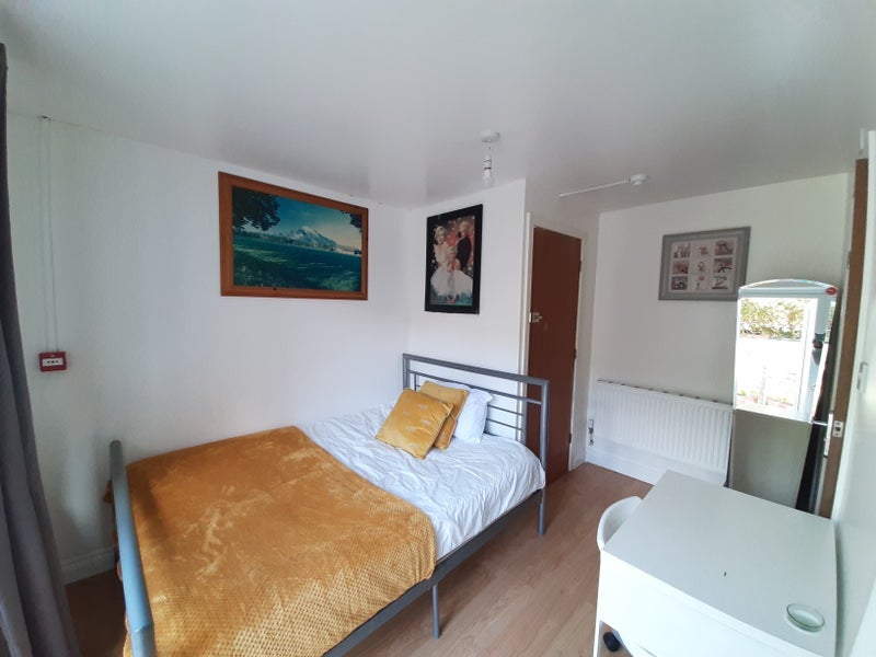 Room Dean Street in Coventry