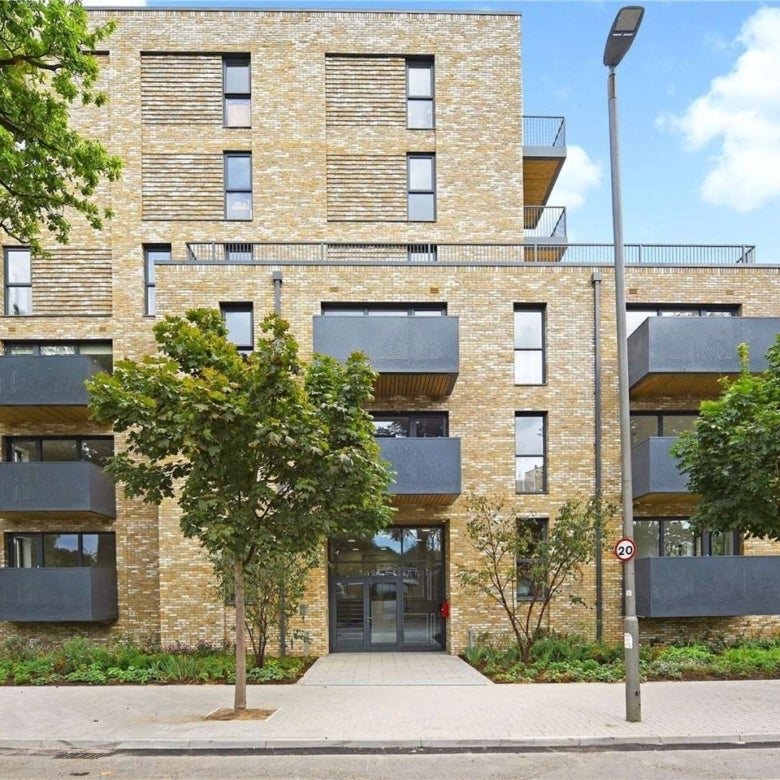 Flat Beatrice Place in Greater London