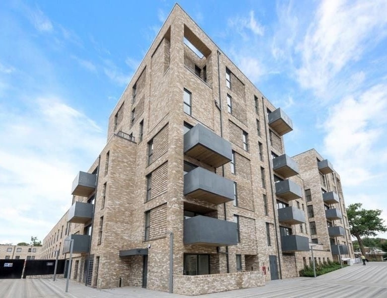 Flat Beatrice Place in Greater London