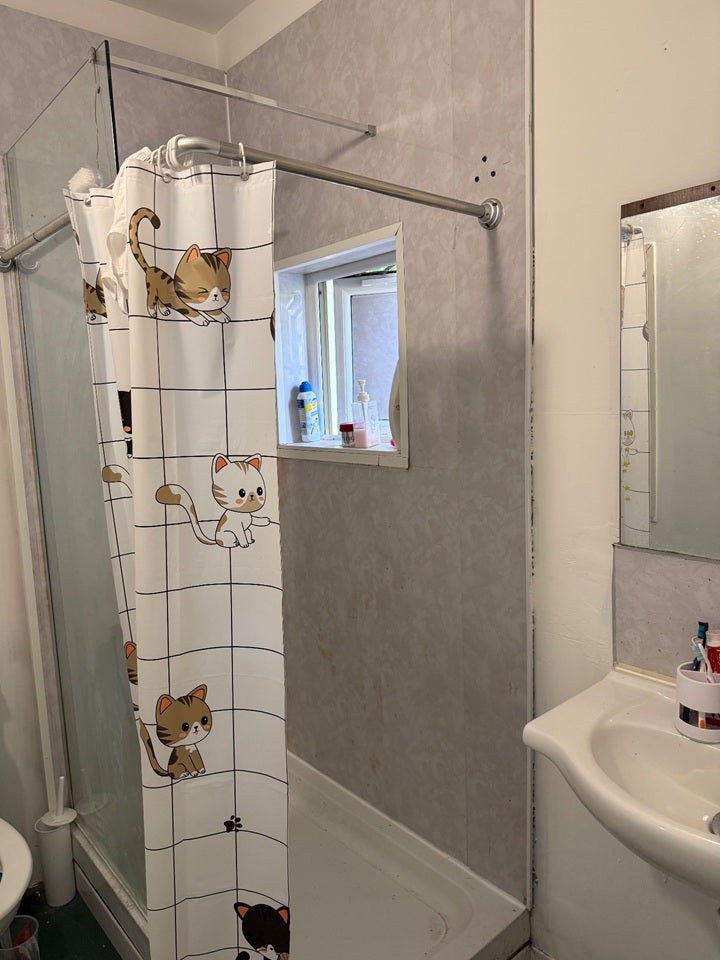 Room Clifton Road in Greater London
