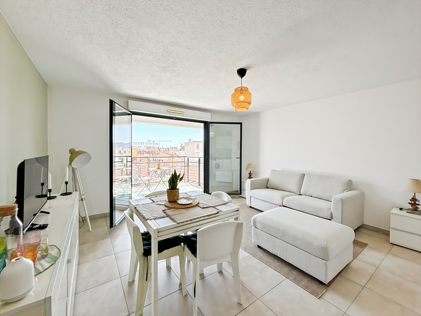 Flat Place du Commandant Maria in Cannes