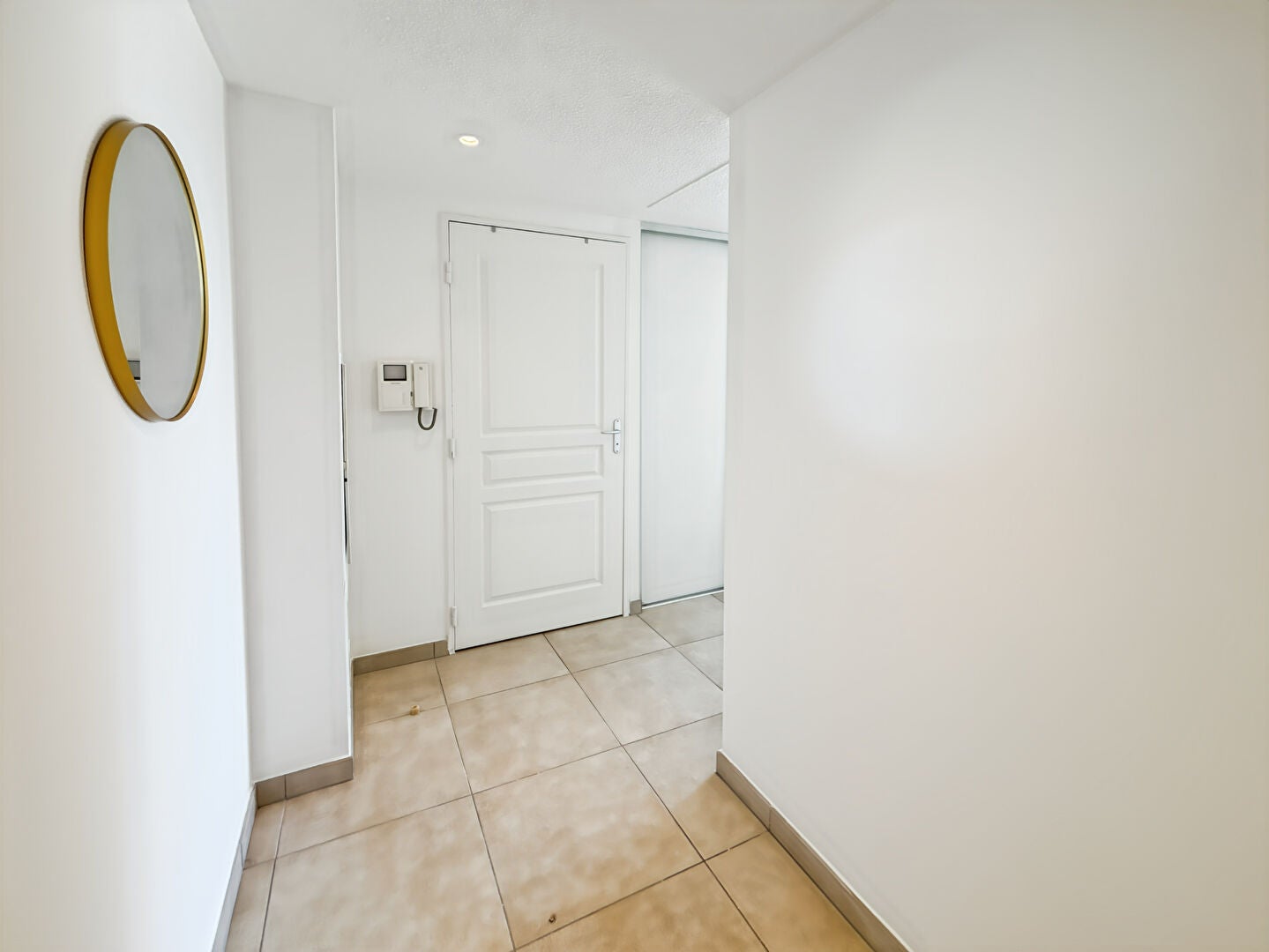 Flat Place du Commandant Maria in Cannes