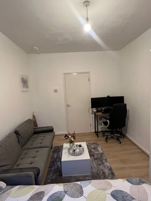 Room Edith Villas in Greater London