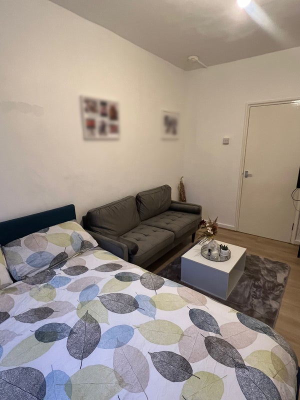 Room Edith Villas in Greater London