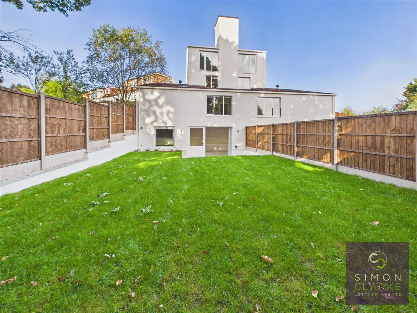 Flat Weirdale Avenue in Greater London