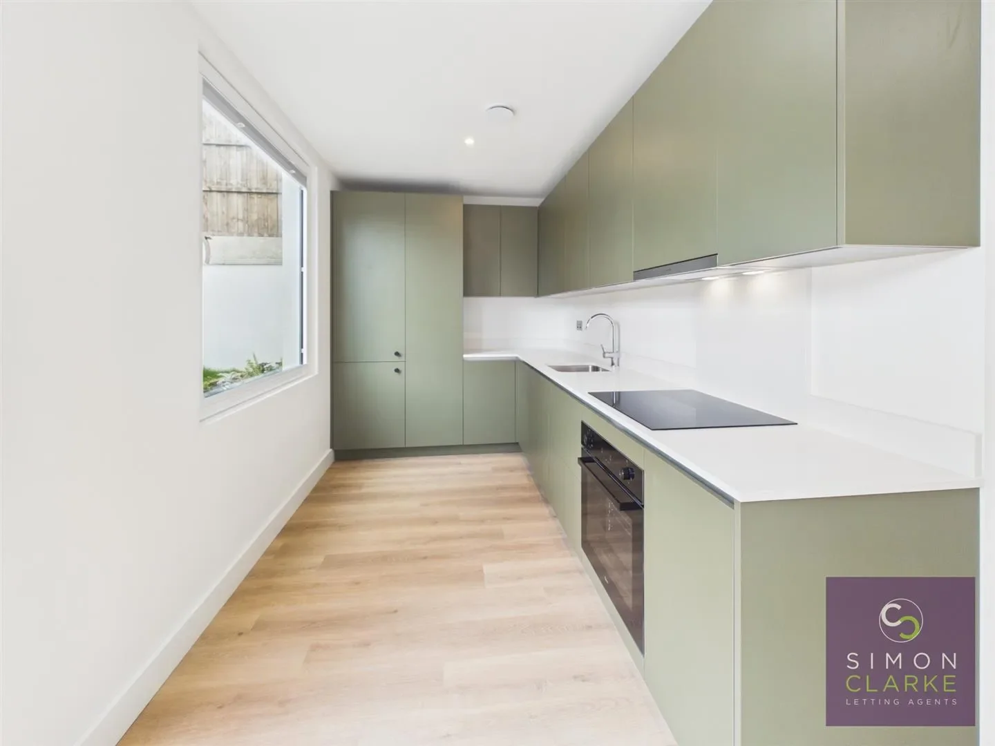 Flat Weirdale Avenue in Greater London