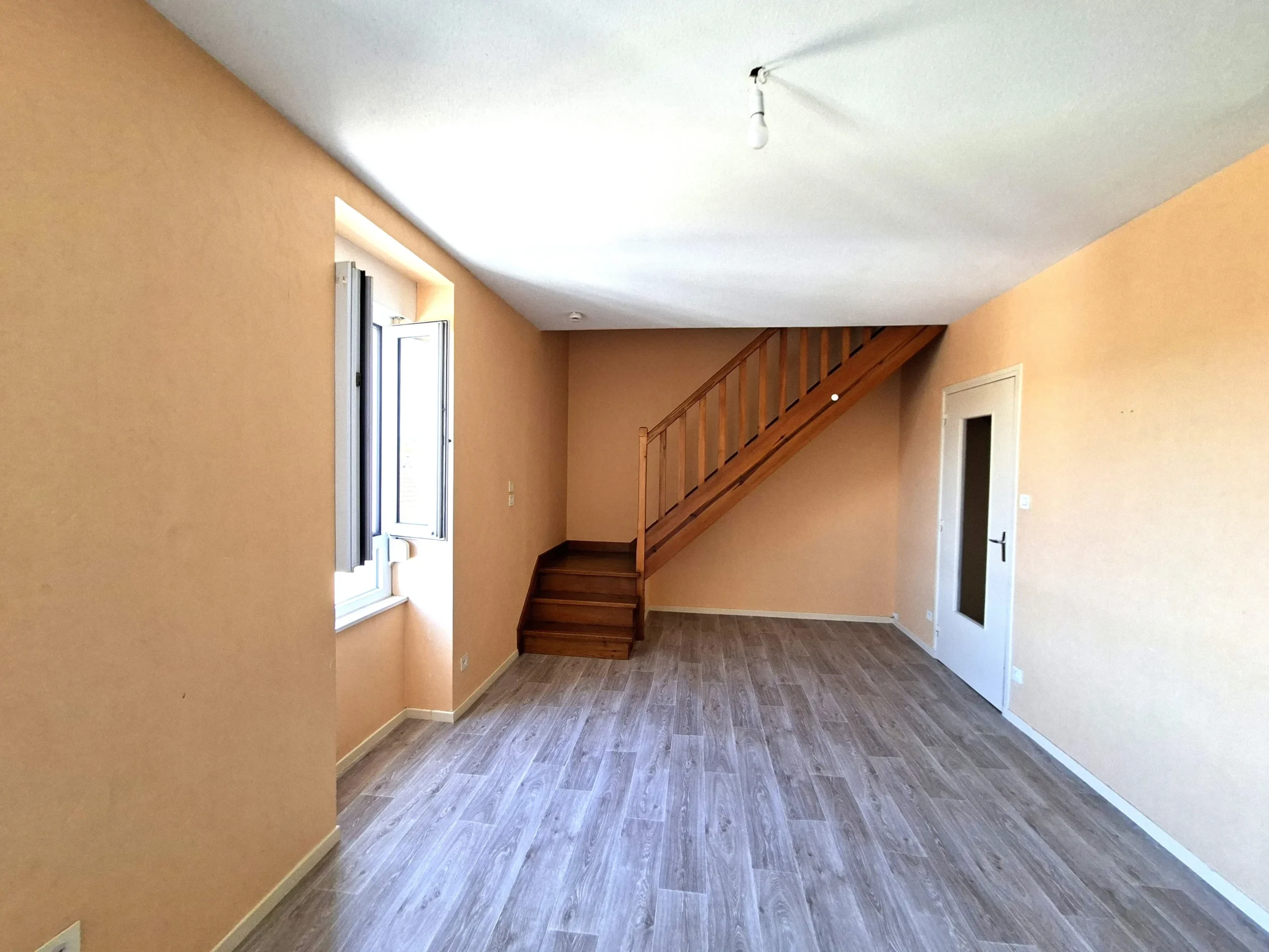 Flat Avenue de la Gare in Pouilly-sous-Charlieu