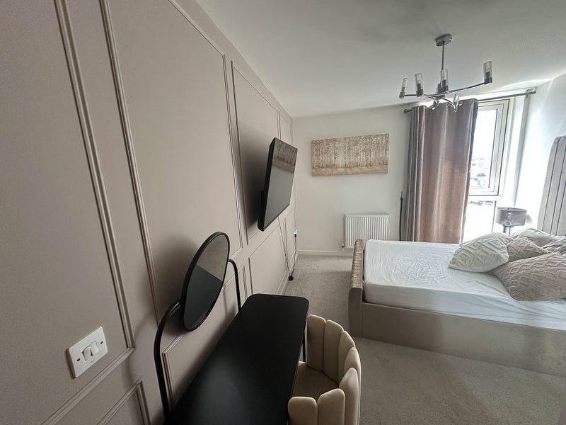 Room Mapleton Road in Greater London