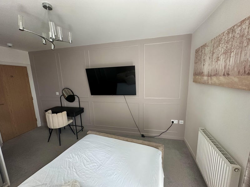 Room Mapleton Road in Greater London