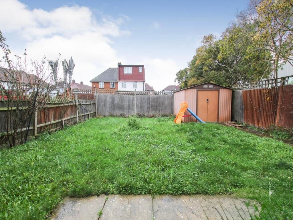 House Glenister Gardens in Greater London