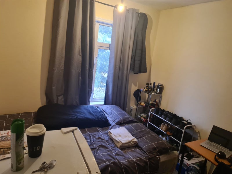 Room Ashburnham Road in Luton