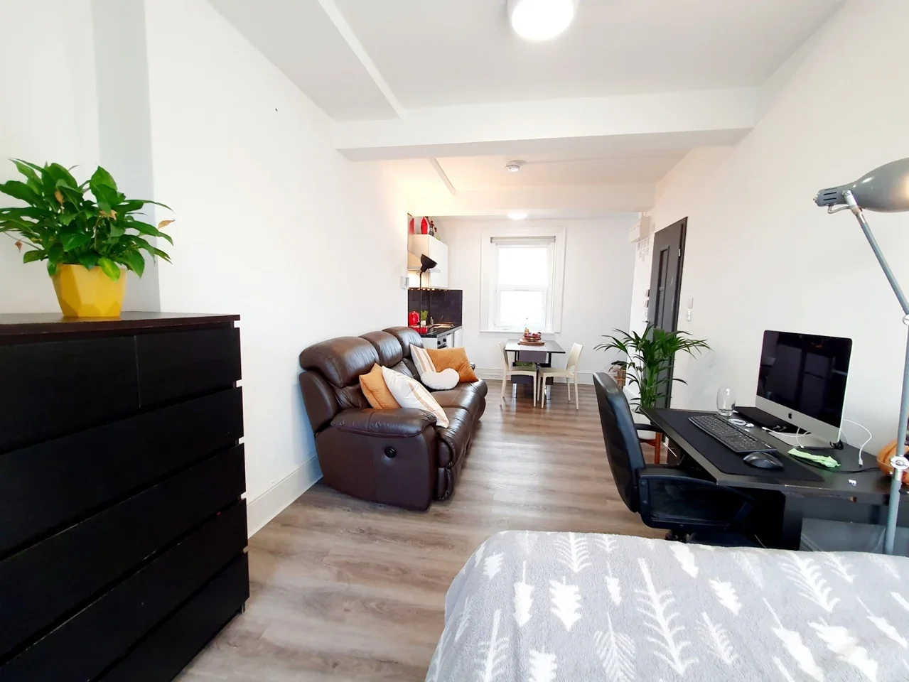 Flat Woolwich Road in Greater London