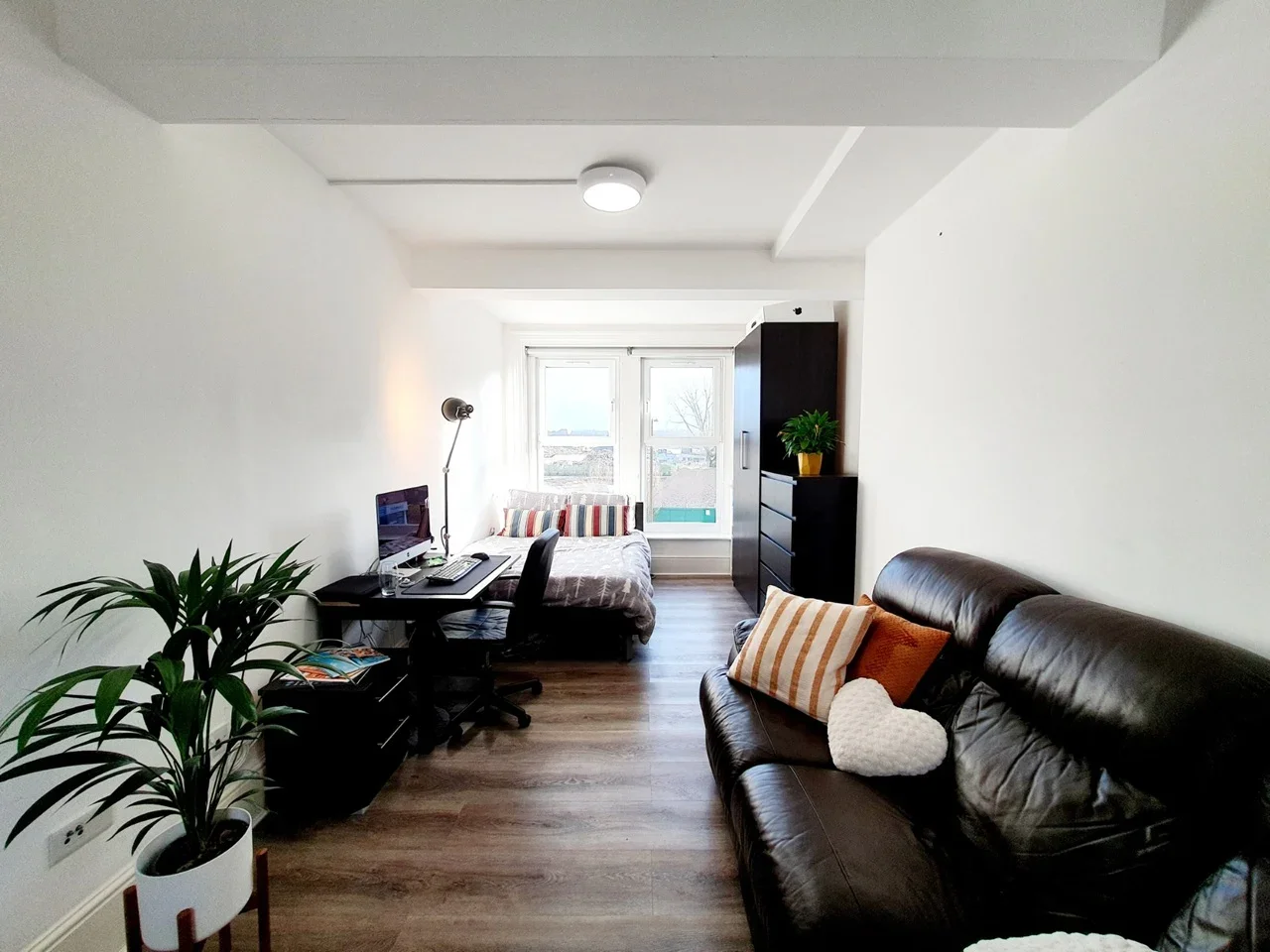 Flat Woolwich Road in Greater London