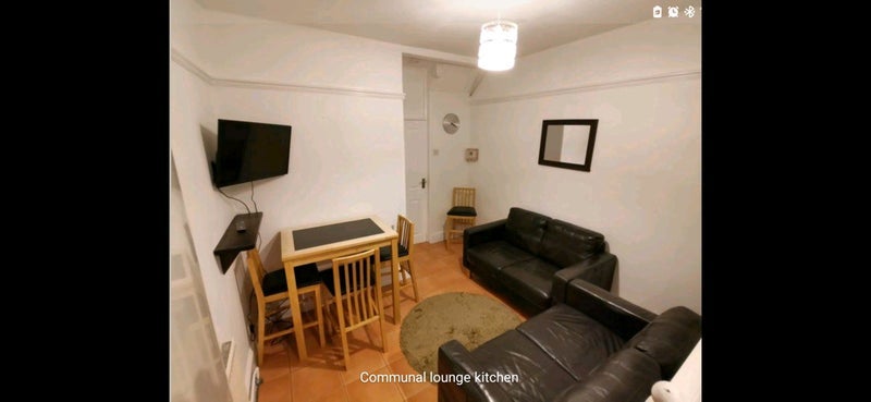 Room Harrow Road in Bristol