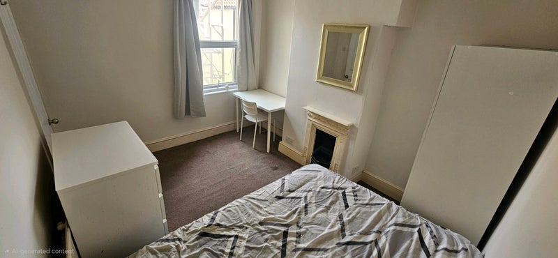 Room Harrow Road in Bristol
