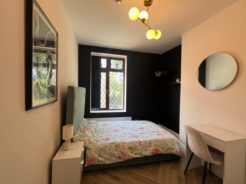 Room Firs Avenue in Manchester